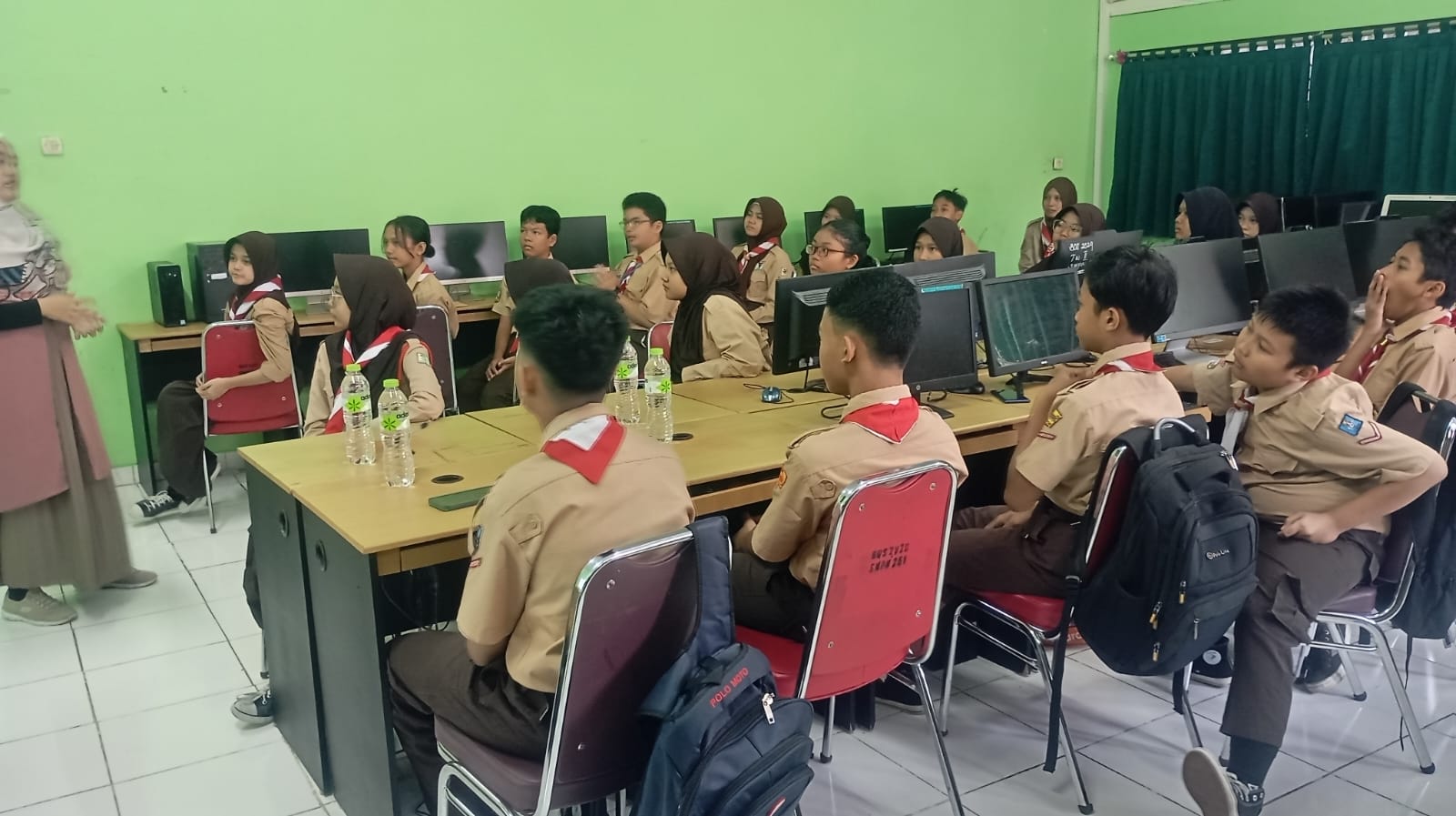 Ruang Belajar Literasi Bersama Duta Baca Jakarta Timur Di SMP Negeri 251 Jakarta